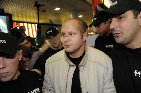 Wrestler Fyodor Yemelyanenko arrives in Moscow