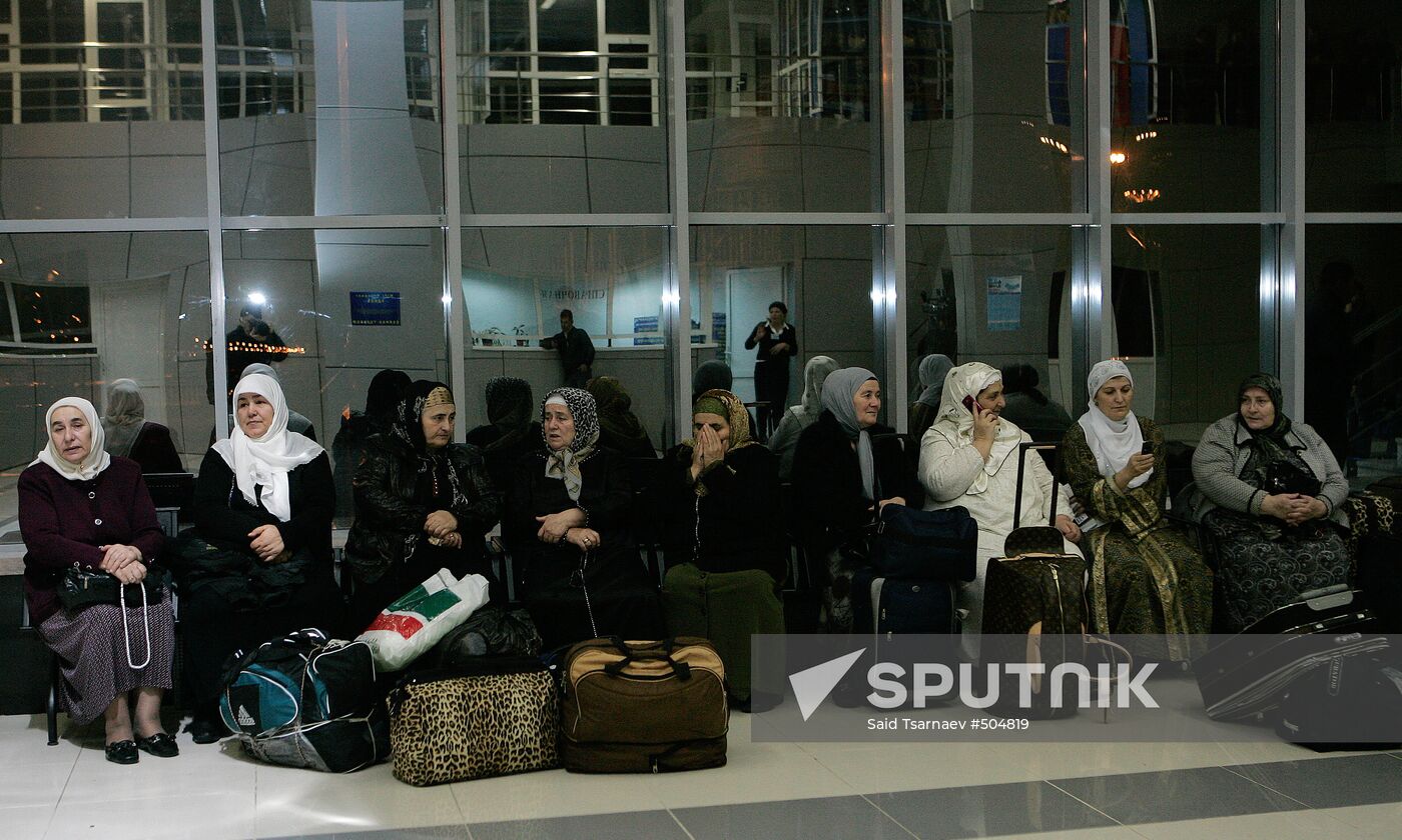 Chechen pilgrims leaving for Saudi Arabia