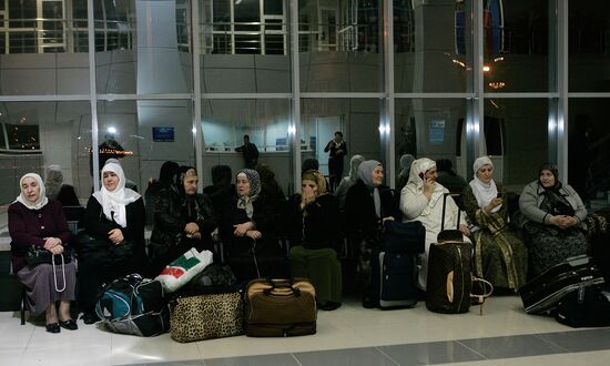 Chechen pilgrims leaving for Saudi Arabia