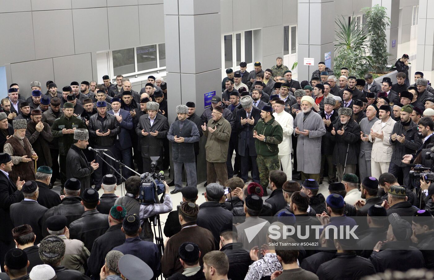 Chechen pilgrims leaving for Saudi Arabia from Grozny airport