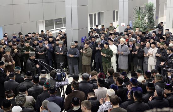 Chechen pilgrims leaving for Saudi Arabia from Grozny airport