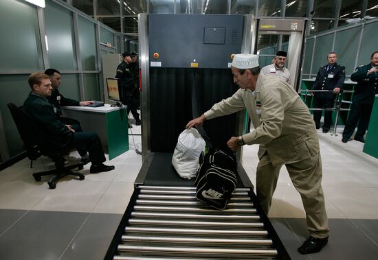 Chechen pilgrims leaving for Saudi Arabia