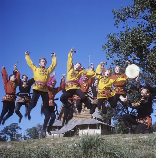Korobeyniki (The peddlers) dance