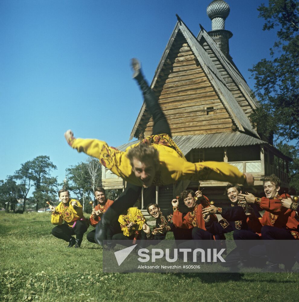 Korobeyniki (Peddlers) dance