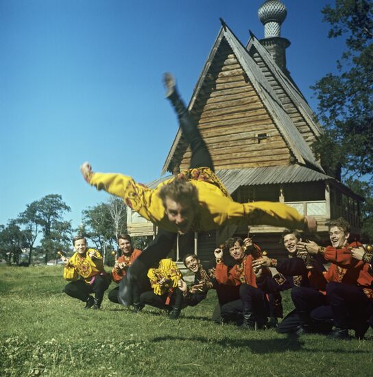 Korobeyniki (Peddlers) dance