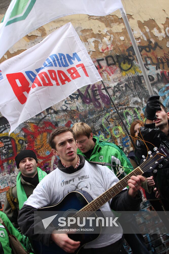 Defending Tsoi Wall in Moscow