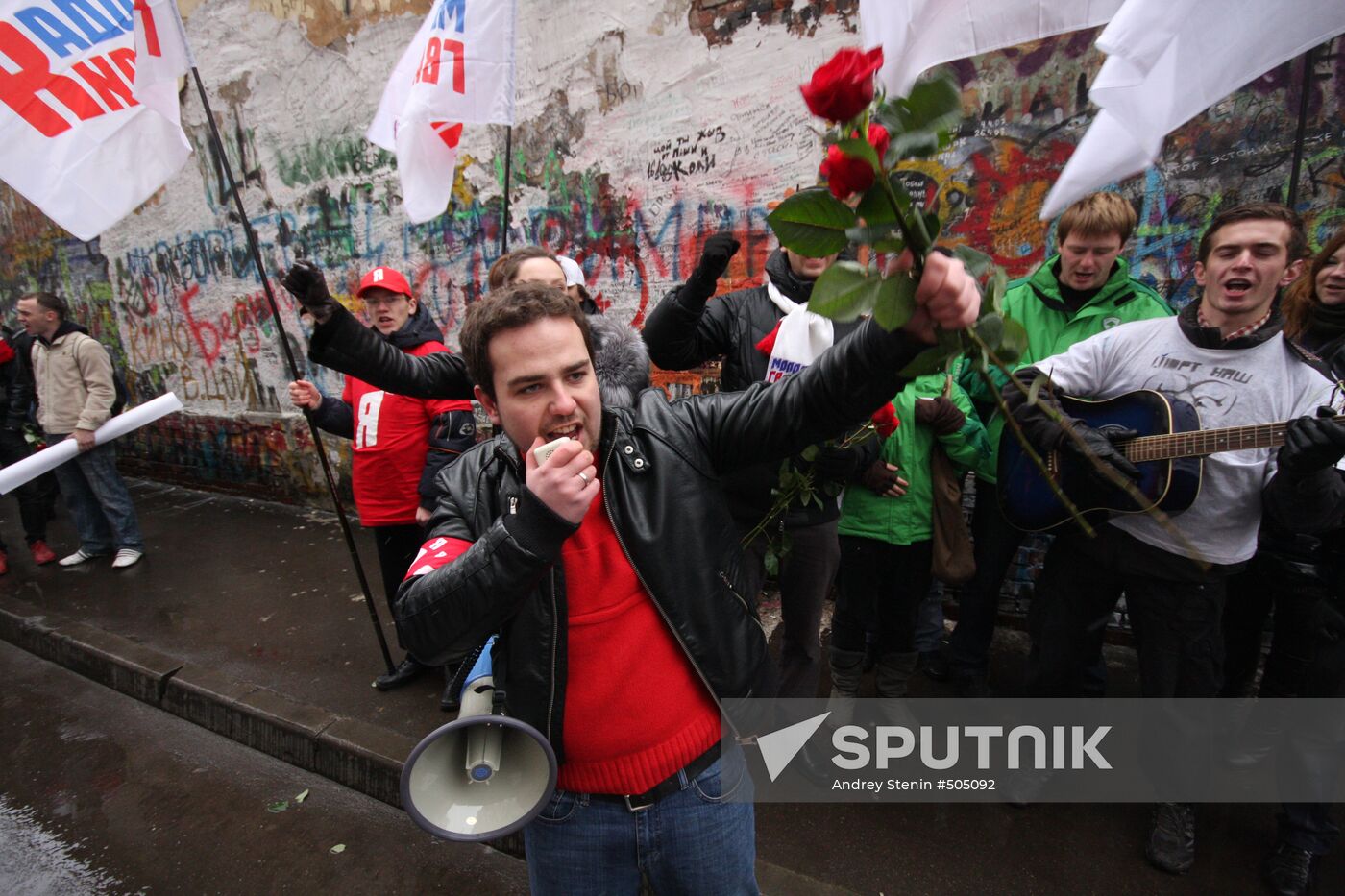 Defending Tsoi Wall in Moscow