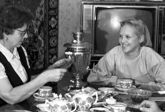 Galina Beloglazova with her mother