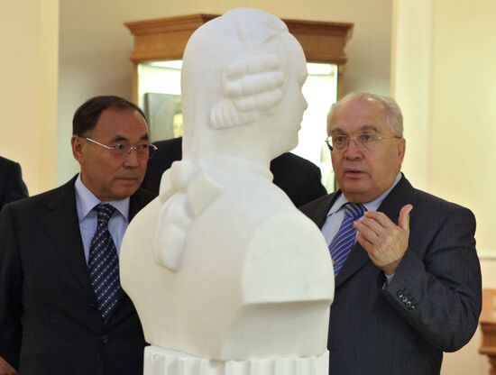 Kazakh Foreign Minister Kanat Saudabayev at MSU