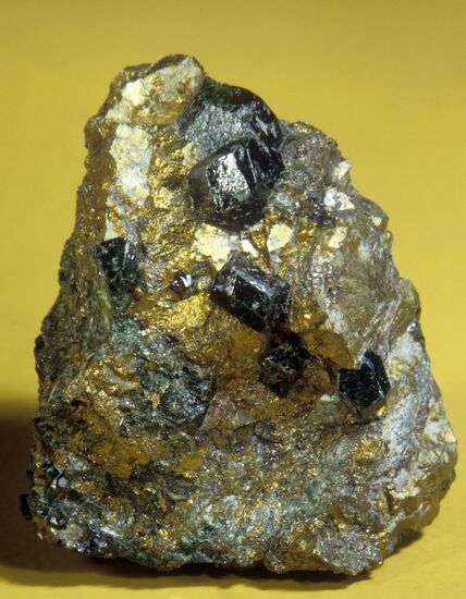 Uvarovite in chalcopyrite