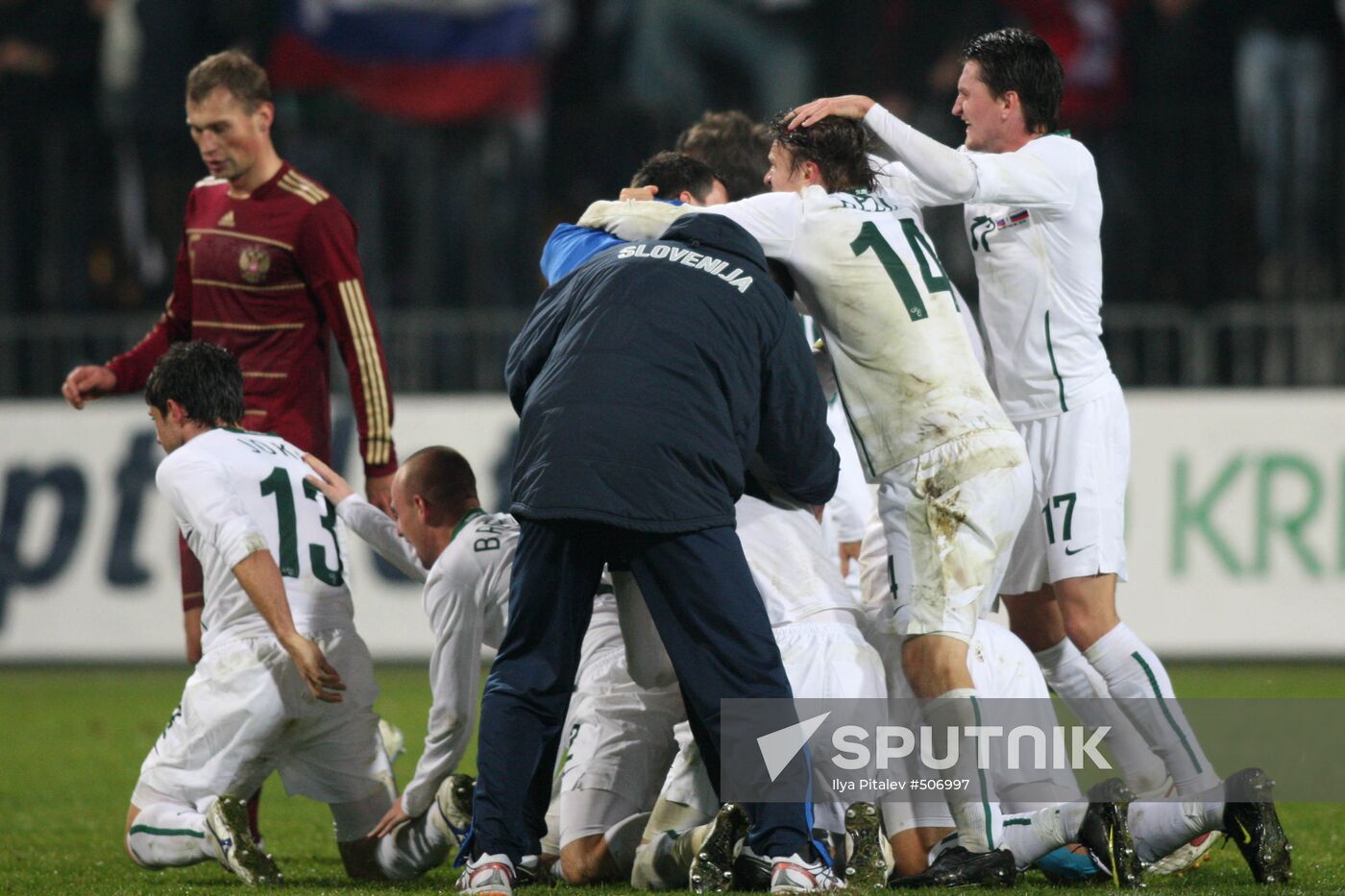 2010 World Cup qualifier playoff: Slovenia vs. Russia 1-0