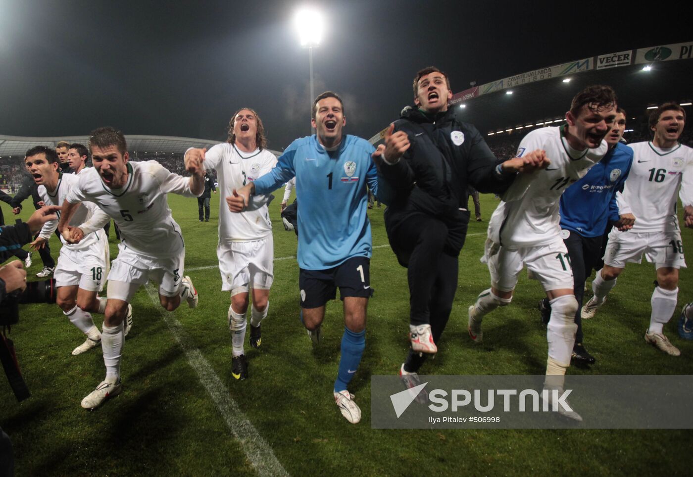 2010 World Cup qualifier playoff: Slovenia vs. Russia 1-0