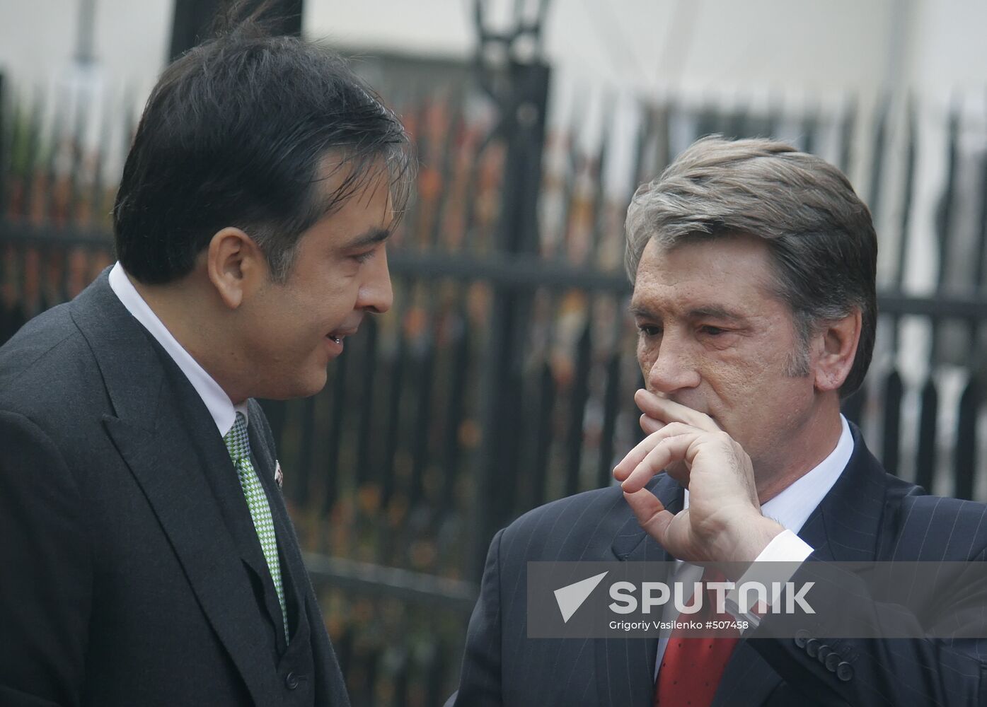 Presidents Mikhail Saakashvili, Viktor Yushchenko meet