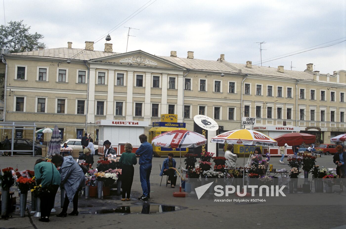 Selling flowers on Pyatnitskaya Street