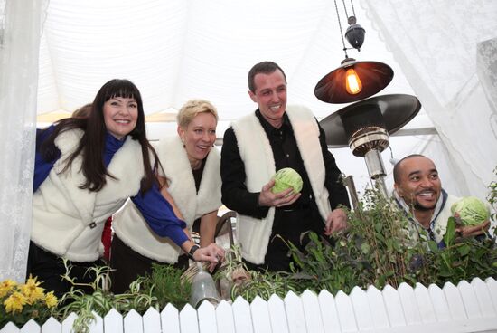 Nonna Grishaeva, Tanya Lazareva, Igor Vernik, Grigory Siyatvinda