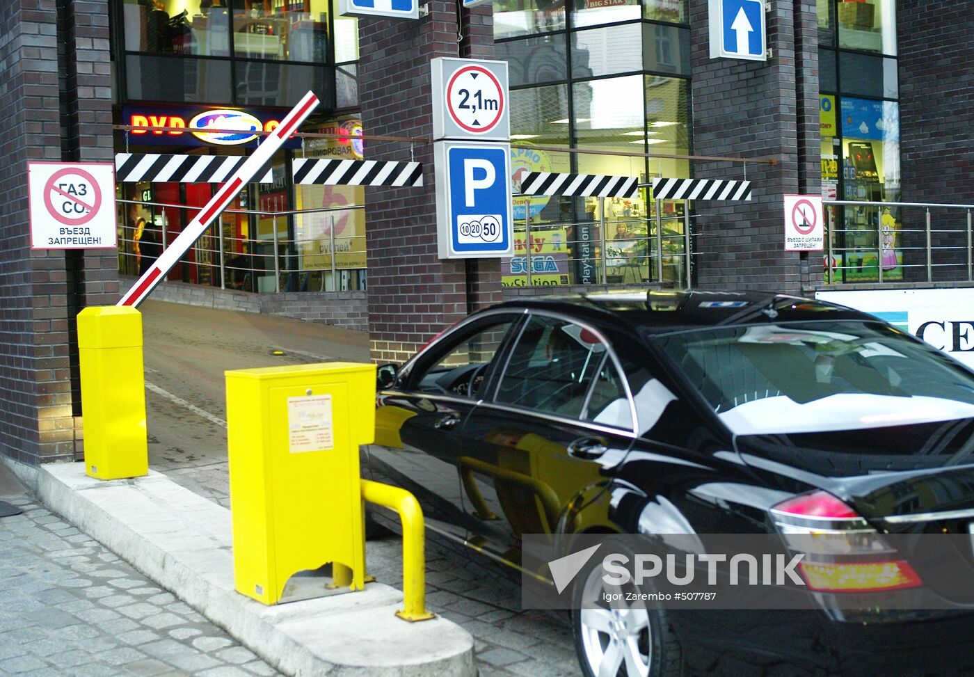 Seven-storied parking in Kaliningrad's Akropol trade centre