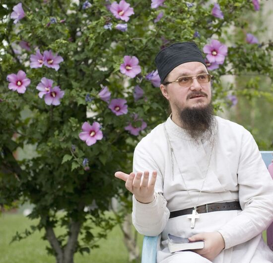 Father Daniil Sysoyev