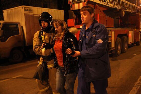 Gas explosion sets Moscow apartment house on fire