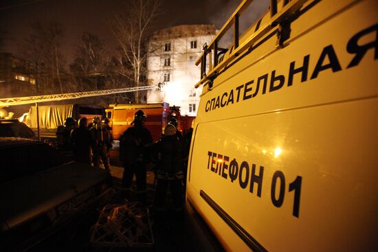 Gas explosion sets Moscow apartment house on fire