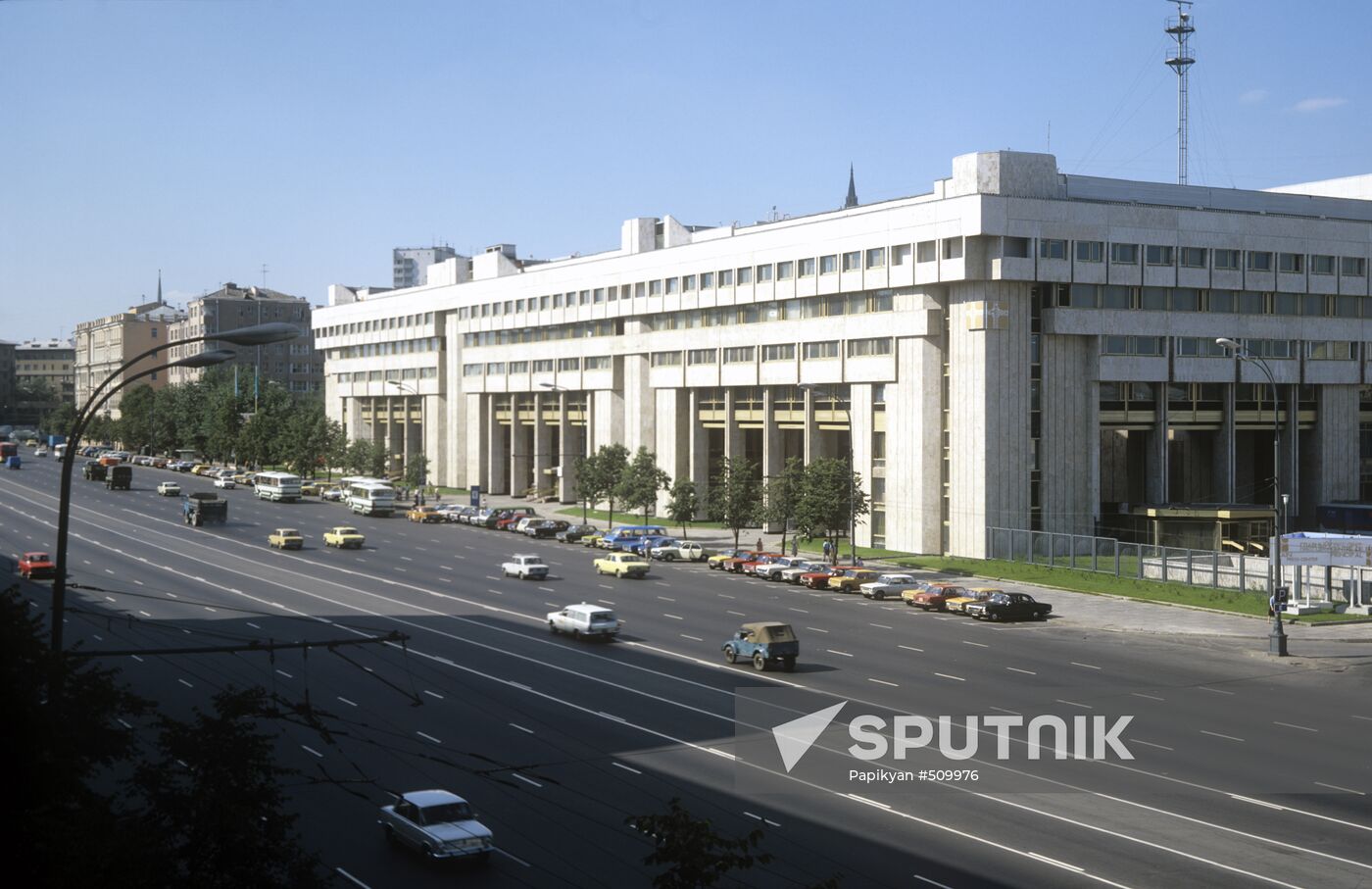 APN building on Zubovsky Boulevard