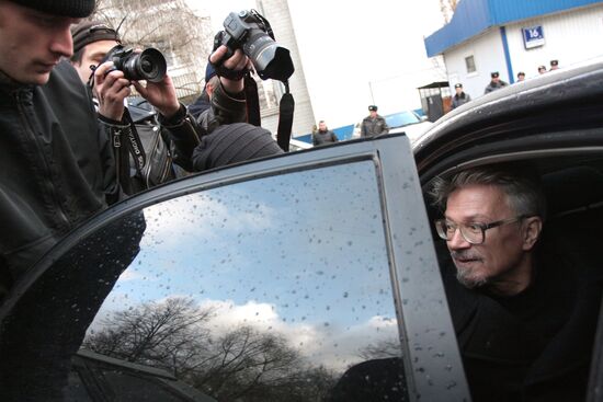 Eduard Limonov released from jail after arrest