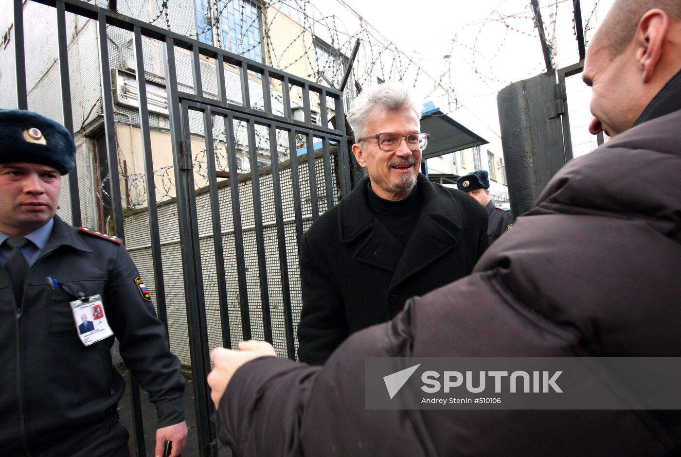 Eduard Limonov released from jail after arrest