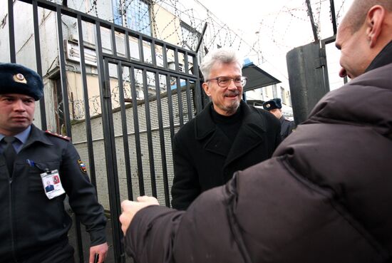 Eduard Limonov released from jail after arrest