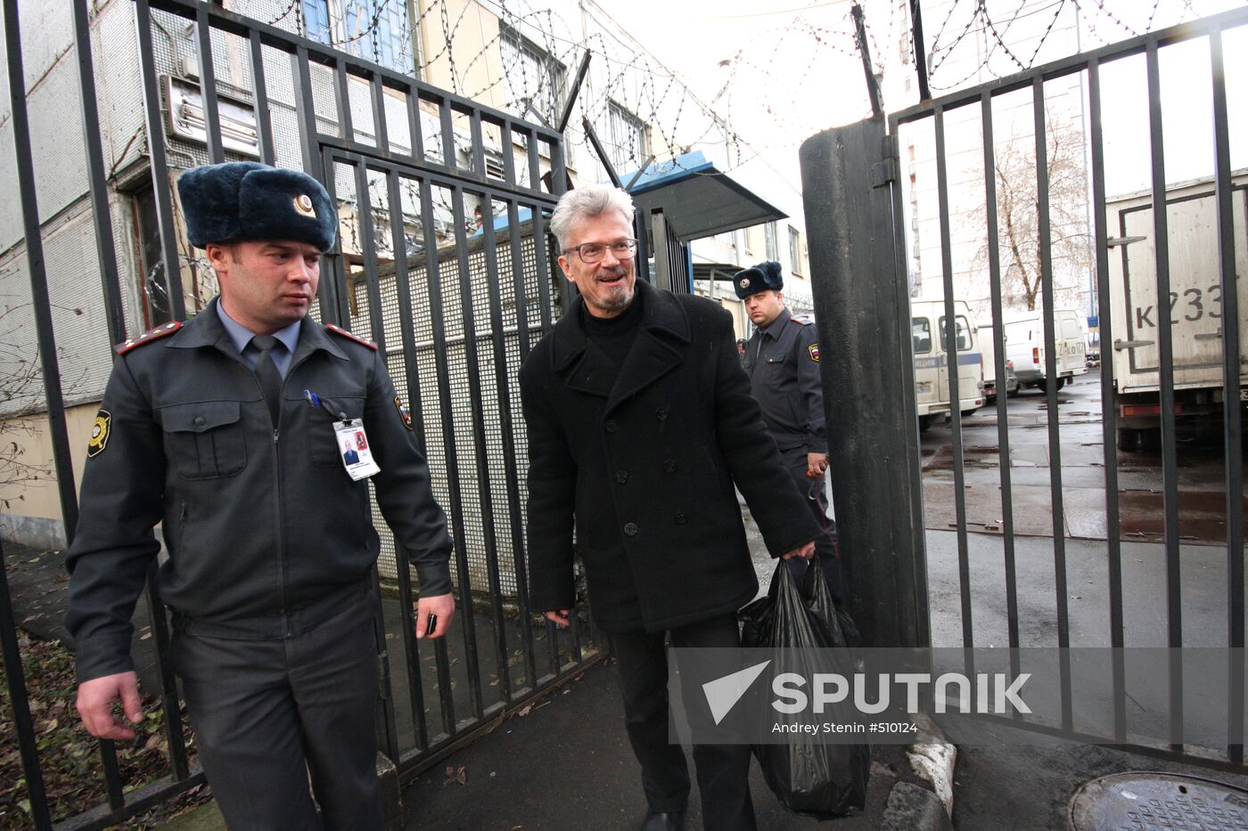 Eduard Limonov released from jail after arrest