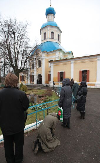 Paying last respects to Priest Daniil