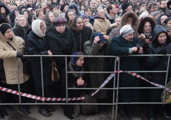 Funeral procession of priest Daniil Sysoyev