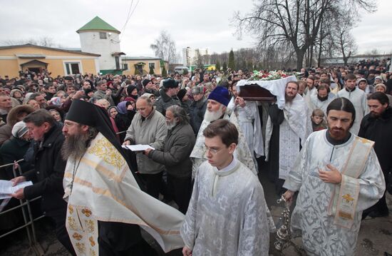 Funeral procession of priest Daniil Sysoyev