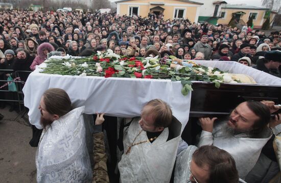 Funeral procession of priest Daniil Sysoyev