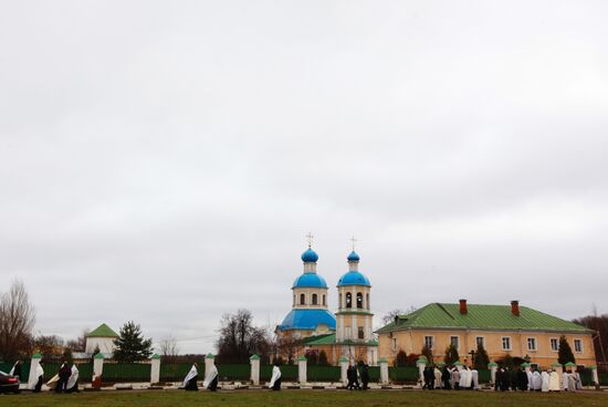 Funeral procession of priest Daniil Sysoyev
