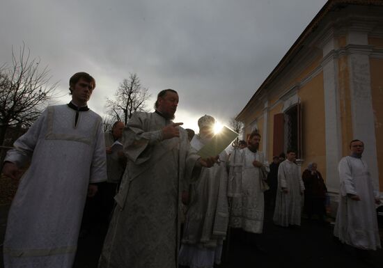 Funeral procession of priest Daniil Sysoyev