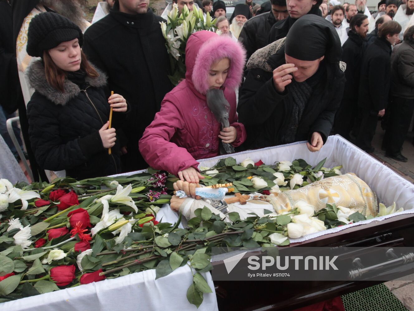 Funeral procession of priest Daniil Sysoyev