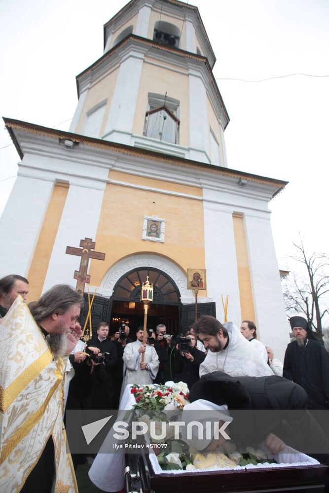 Funeral procession of priest Daniil Sysoyev