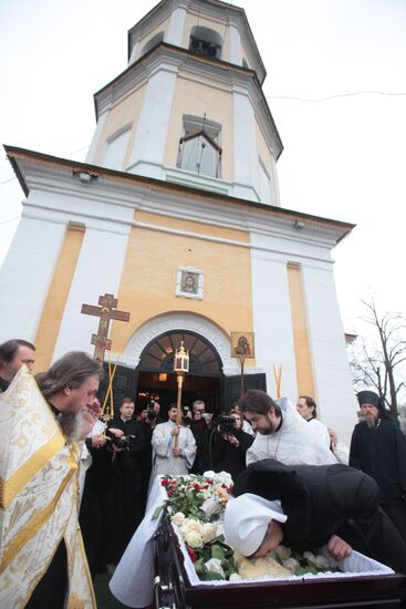 Funeral procession of priest Daniil Sysoyev