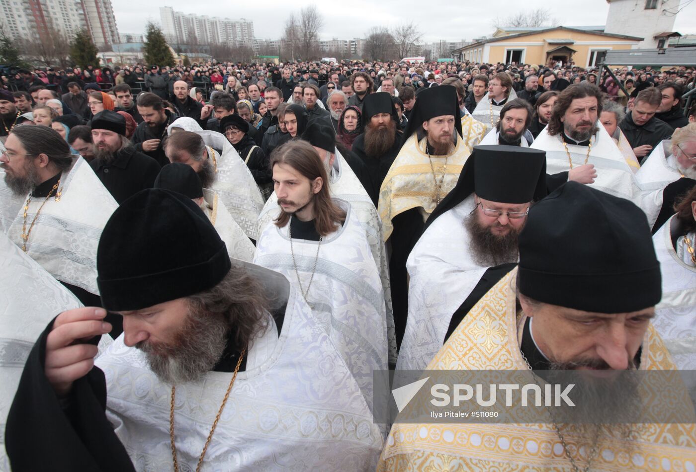 Funeral procession of priest Daniil Sysoyev