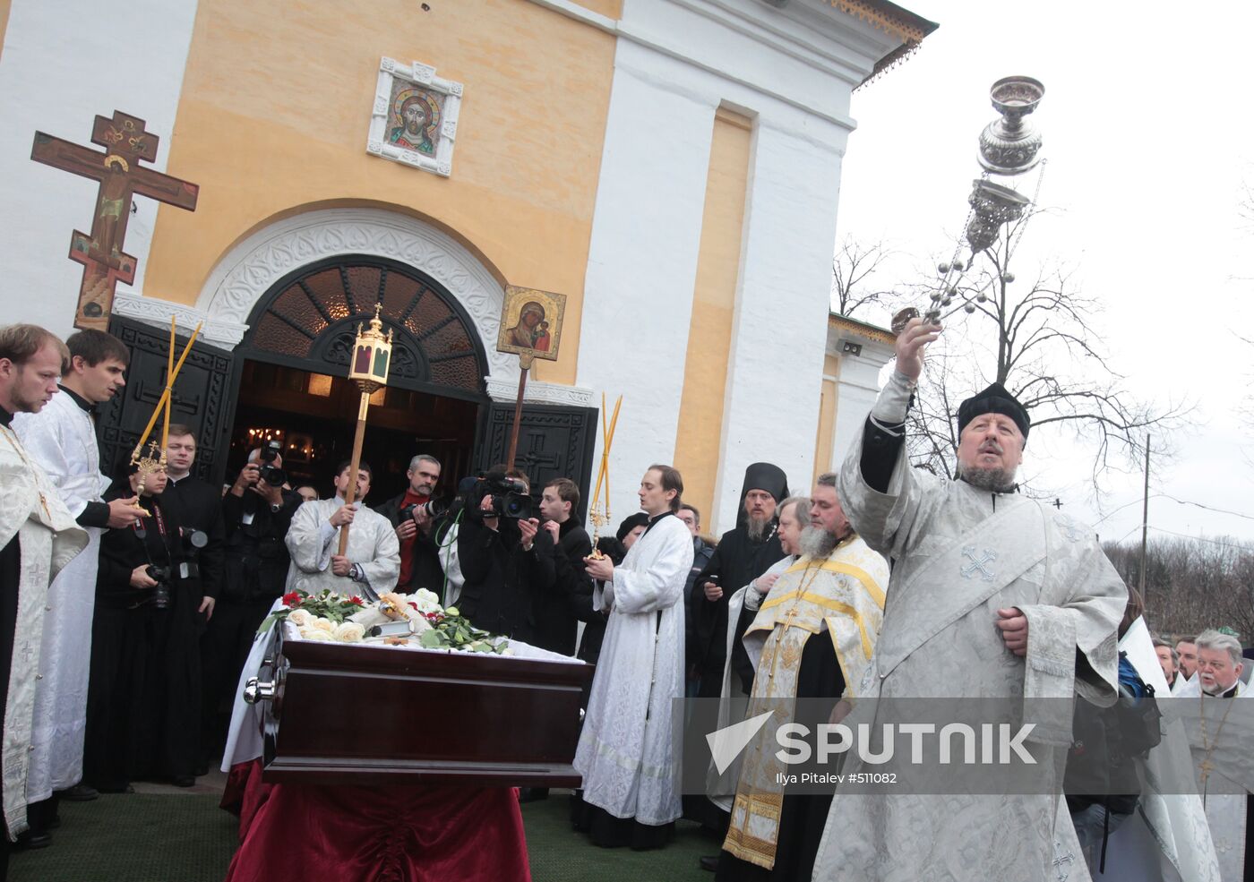 Funeral procession of priest Daniil Sysoyev