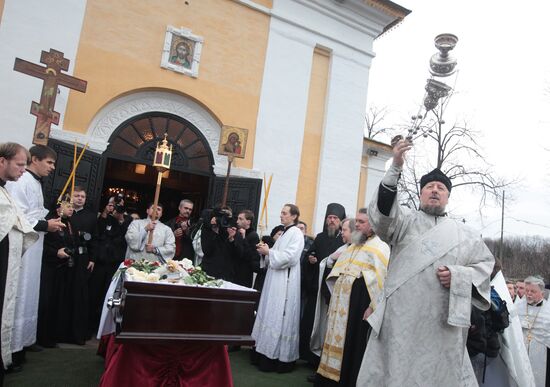 Funeral procession of priest Daniil Sysoyev