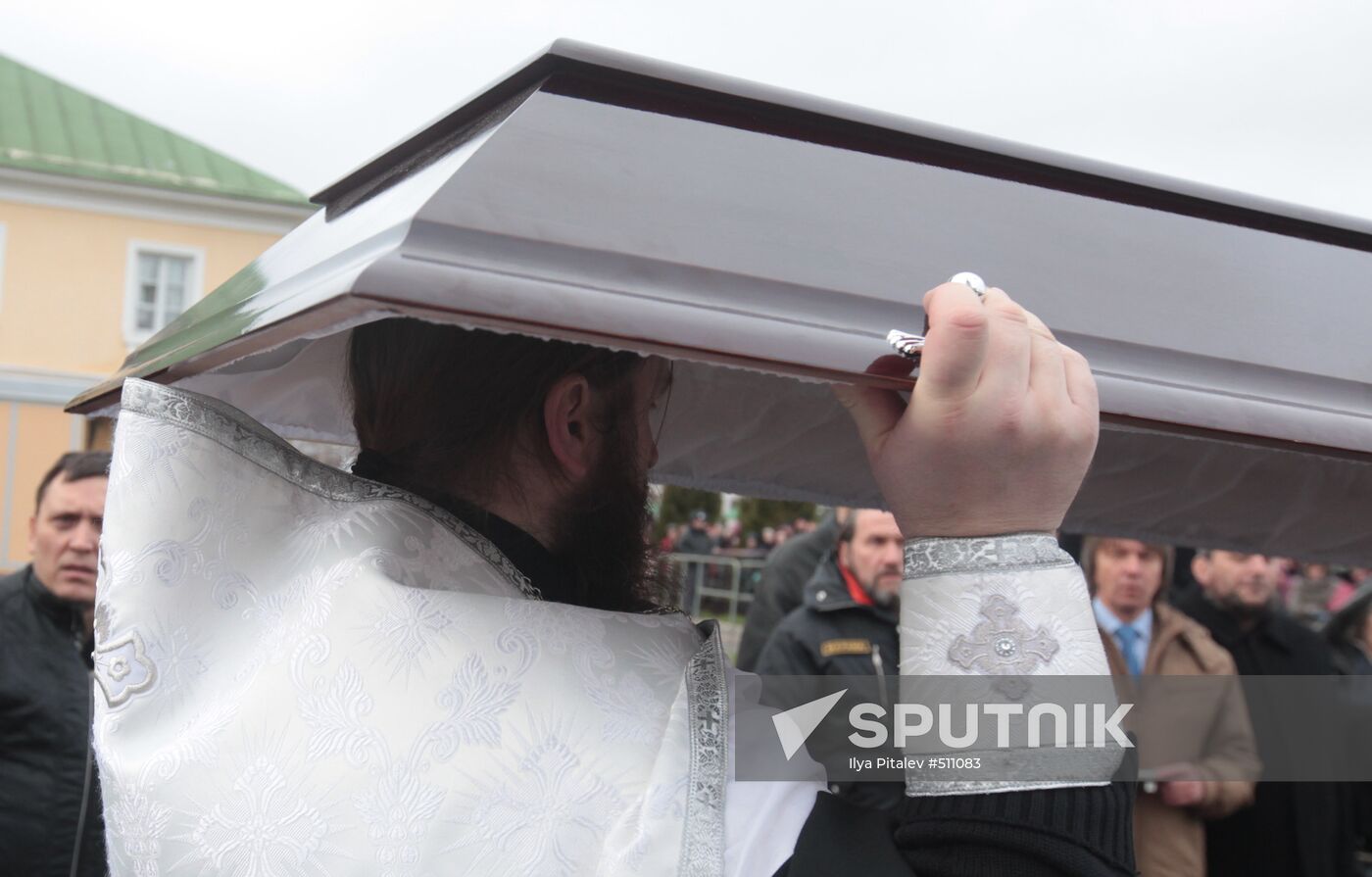 Funeral procession of priest Daniil Sysoyev