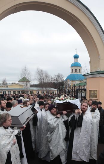 Funeral procession of priest Daniil Sysoyev