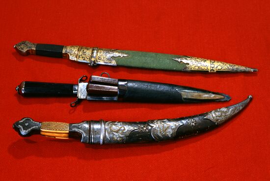 Hunting knives