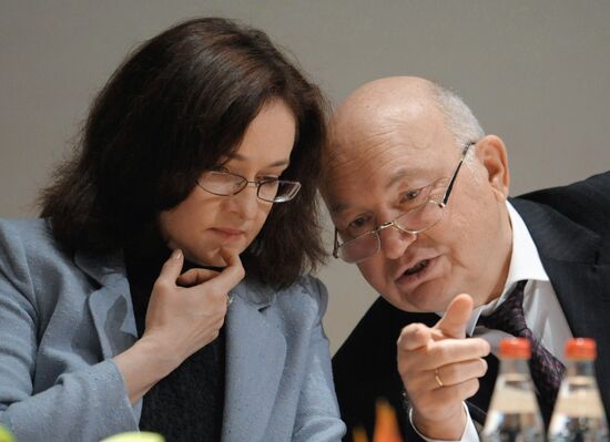 Elvira Nabiullina, Yury Luzhkov