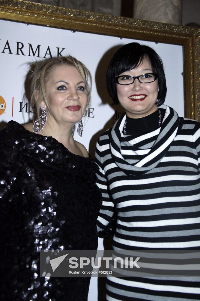 Helen Yarmak and Alexandra Buratayeva