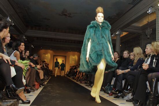 Helen Yarmak fur show
