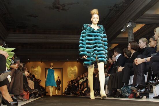 Helen Yarmak fur show