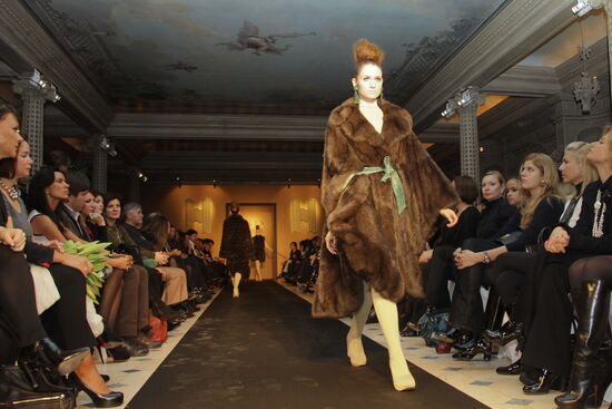 Helen Yarmak fur show