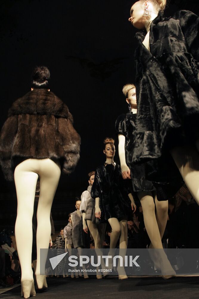 Helen Yarmak fur show