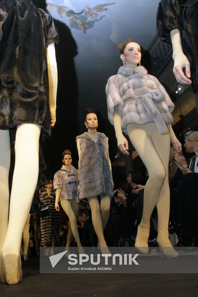 Helen Yarmak fur show